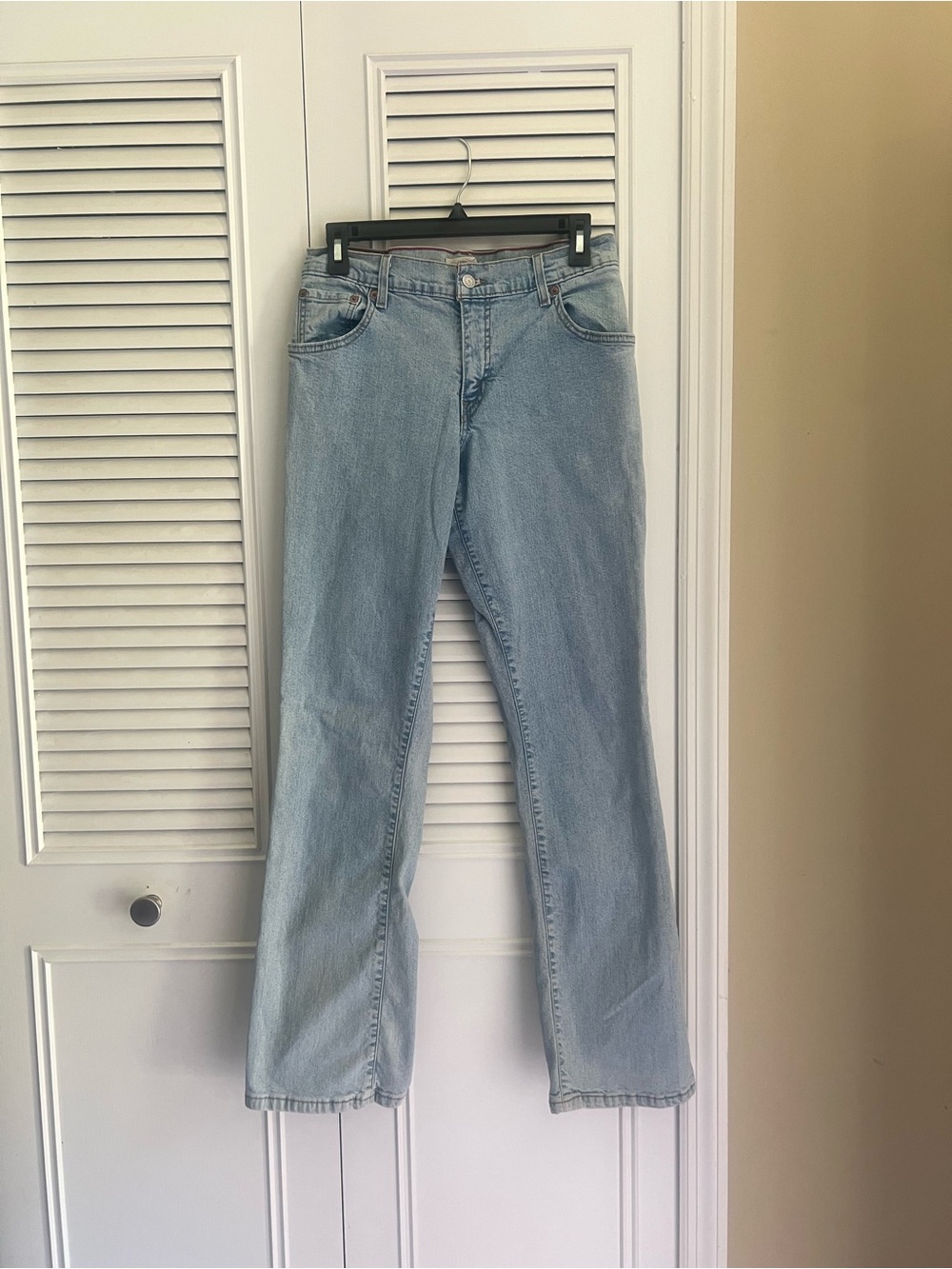 Women’s Levi’s Light Wash Relaxed Bootcut 550 Jeans 29” Waist